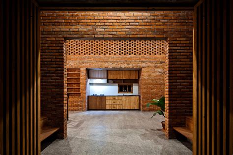 A Creative Brick House Controls The Interior Climate And