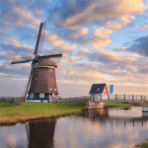 Não existe nenhum país chamado holanda, mas existem as províncias da holanda do norte e do sul. Holanda pede para ser chamada de Países Baixos
