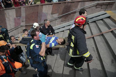 Moscow Subway Train Derailment Russia Detains 2 Metro Workers After