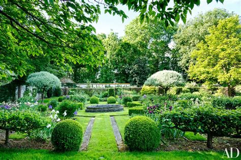 This French Country Estate Boasts Unbelievably Beautiful Gardens By