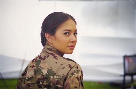 Artis Pakai Seragam Tentara Ada Aurelie Moeremans Hingga Fedi Nuril