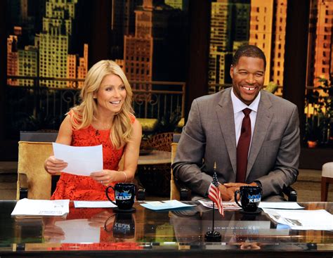 Michael Strahan Makes Official Debut As Kelly Ripas Co Host The