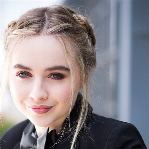 2048x2048 Cute Sabrina Carpenter Ipad Air Hd 4k Wallpapersimages