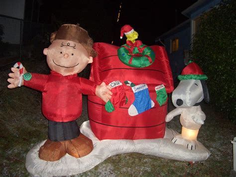 Snoopy Charlie Brown Peanuts Christmas Inflatable By Gemmy