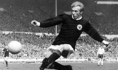 He is much loved and will always be remembered. 101 voetbaliconen: (57) Denis Law | 101 Historische ...