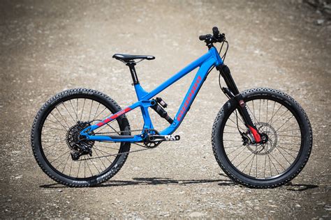 These bikes are low over all weight and low rotational weight so climb very well and roll very well. Propain Yuma: Neues Kinderfully in 24 und 26 Zoll - MTB ...