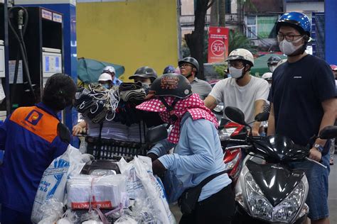 Giá bán lẻ xăng dầu. Giá xăng dầu lại đồng loạt tăng mạnh từ chiều nay | Báo ...