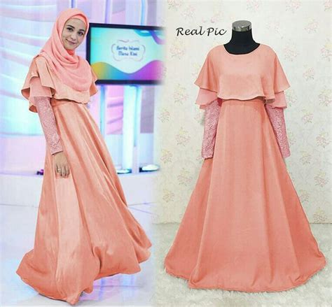 Gamis modern ini cocok dipilih sebagai memiliki model menarik dengan perpaduan aksen ruffle dan brokat dalam satu tampilan. Model Baju Gamis Bahan Satin Dan Brokat | Baju muslim ...