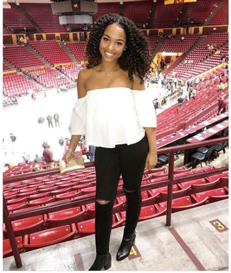 Deandre ayton will return tonight from a right ankle sprain that sidelined him 5 games after suffering injury in his return game. Deandre Ayton's Girlfriend Anissa Evans (Bio, Wiki)