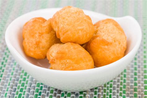 Tostate il riso per qualche minuto poi sfumate con lo spumante o con del vino bianco. Frittelle di San Giuseppe, la ricetta salata con riso ...