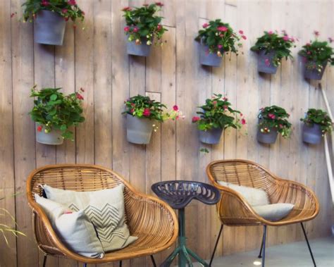 Proprio per tale ragione è necessario provvedere ad un arredamento adeguato per renderlo il più vivibile possibile. Idee per arredare e rendere bello piccolo giardino in ...