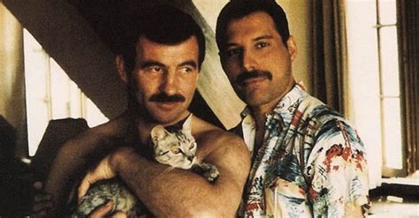 November 1991 in kensington, london. „Bohemian Rhapsody": Das Leben von Freddie Mercury | Bild ...