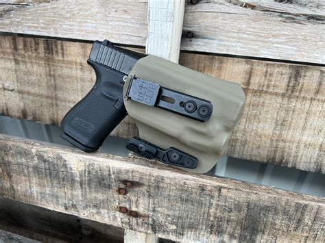 Glock 19 With Tlr 7 Iwb Kydex Holster Made In Usa