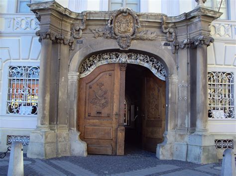 Începând cu anul 1999 terenul intră în proprietatea fundației samuel von brukenthal, iar în anul 2005 a fost desființat sanatoriul. DOCUMENTAR: Samuel von Brukenthal, creatorul celui mai ...