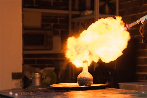 Fractal Flaming Hydrogen Wiggles Through Tiny Gaps Ars Technica