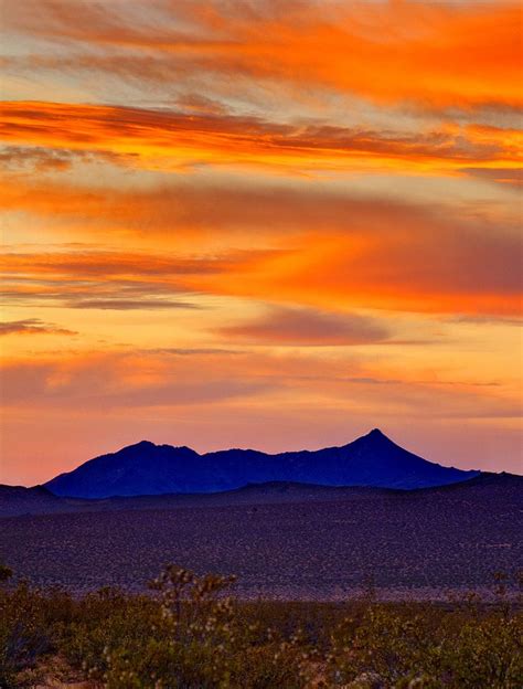 Mojave Desert Sunrise In 2020 Mojave Desert Sunrise Wonders Of The