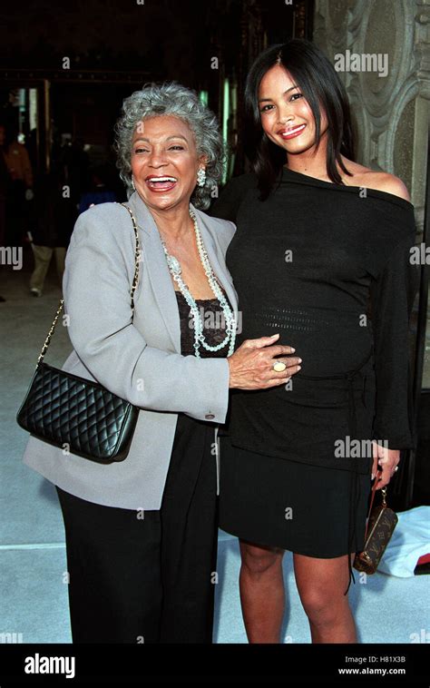 N Nichols And Joanna Bacalso Perros Estreno El Capitan Theatre La Eeuu