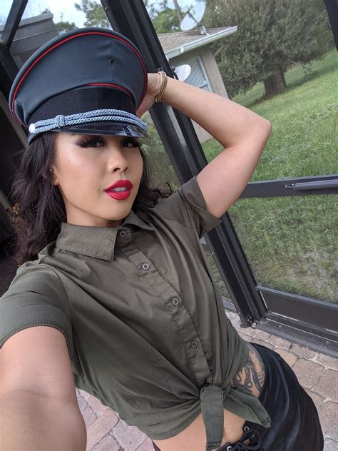 daddy an li 🤸‍♀️ on twitter lieutenant general daddy welcomes you to femdomtopia now line up