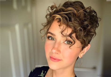 19 Cute Curly Pixie Cut Ideas For Girls With Curly Hair