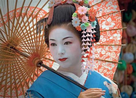 Geisha, a member of a professional class of women in japan whose traditional occupation is to entertain men, in modern times, particularly at businessmen's parties in restaurants or teahouses. Memoirs of Geisha by YouCoJapan
