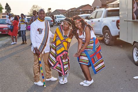 tshivenda-tsha-hashu-venda-traditional-attire,-traditional-attire,-traditional-attires