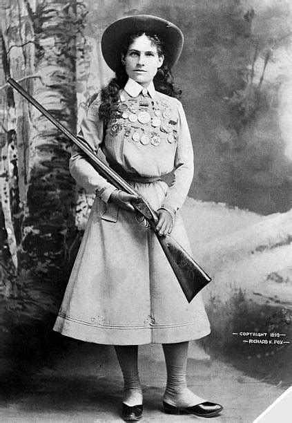 Oakley had a unique combination of speed and accuracy in her shooting, and with the help of buffalo bill's coaching, she became an expert performer as well. Annie Oakley Photos - Images de Annie Oakley | Getty Images