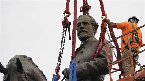 Photos Robert E Lee Statue Removed From Virginia Capital Wmmo
