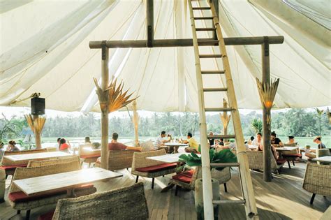 I cappuccino sono incredibili e frullati di fragole. Unique Restaurants in Bali - Top 10