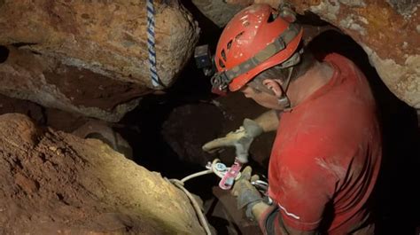Derek Bristol Rigged His Descender Like This In His Video On Caving