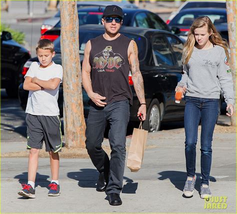 Ryan Phillippe Juice Bar Stop With Ava And Deacon Photo 3040631 Ava