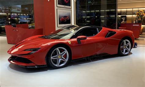 8.7 sec / top speed: 2020 Ferrari SF90 Stradale | Classic Driver Market
