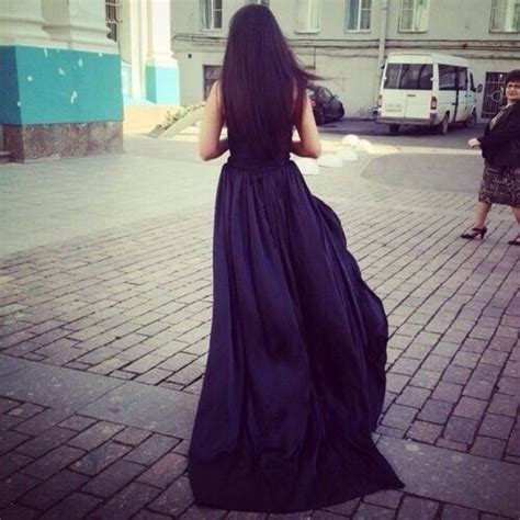 Девушка без лица со спины в платье 97 фото