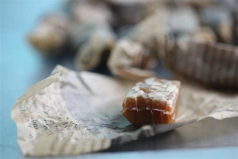The best easy almond flour recipes on the planet! Chewy Vanilla Caramels & sea salt and flaked almonds ...