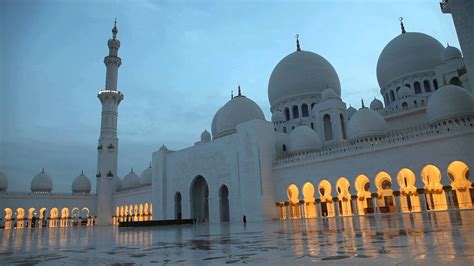 ‫الاذان في مسجد الشيخ زايد الكبير‬‎ - YouTube