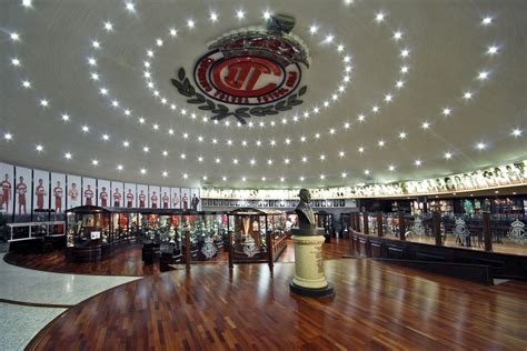 Un salón de la fama es un museo creado para realzar a personas con logros notables en diferentes esferas del deporte, el arte y la música. Museo Salón de la Fama del Deportivo Toluca : Museos ...