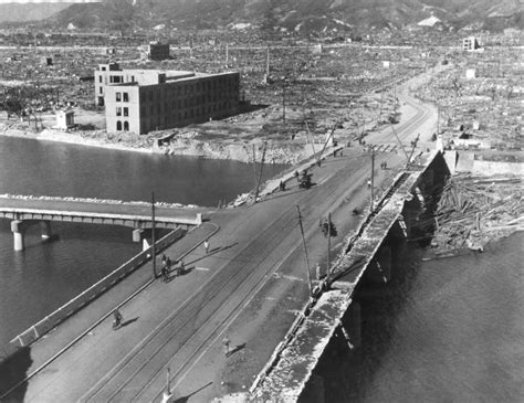 On this occasion several discussion forums are organized by groups. Efeitos das bombas atômicas sobre Hiroshima e Nagasaki ...