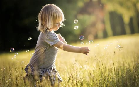 Summer Girl Play With Bubbles Bubbles Wallpaper Girls Play Baby