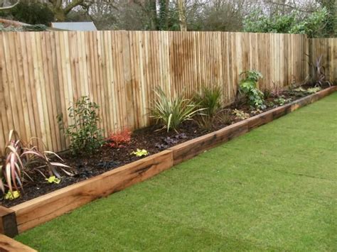 There are a variety of ways to create a border between your lawn and your flower beds. Flower Bed Edging Ideas To Offer Unexpected Surprise In ...