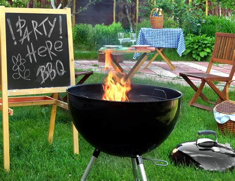 Summer Backyard BBQ Grill Party Scene - Margaritaville Blog