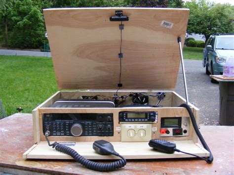 Amateur radio or ham radio is a fascinating hobby that has captivated the interest of countless thousands and provides a stimulating technical hobby for people around the globe. diy ham radio wooden go box - Google Search | Radioaficionado, Radios, Electrónica