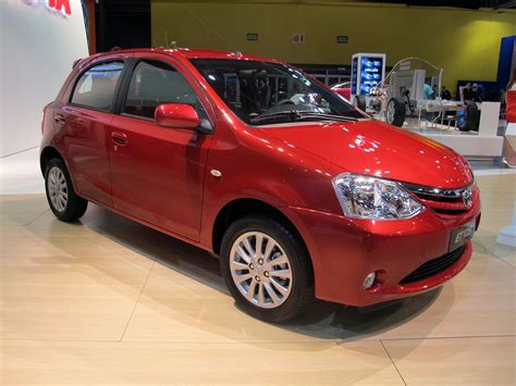 No asume responsabilidad alguna respecto de la veracidad o exactitud de los datos indicados ni interviene en la determinación de los precios ni en la operación de compraventa, que será concretada entre el cliente comprador y el concesionario vendedor. Toyota Etios en Argentina, precios, equipamientos y más ...
