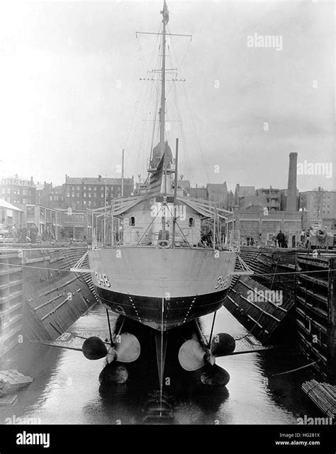 Uss Farragut Dd 348 Seen From Astern While In Drydock During The