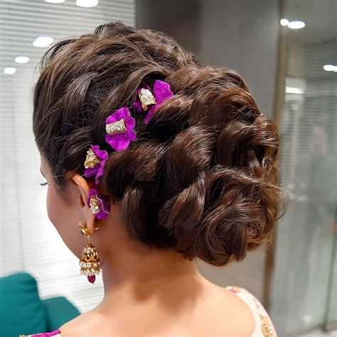 This style is familiar to women regardless of age, status, and profession. Pin by Kavithra Padmanaban on Hairstyle (With images ...