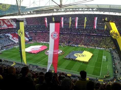 S kapacitou 90 000 miest je to druhý najväčší štadión v európe (po nou campe) a najväčší na svete v počte zastrešených sedadiel. Wembley - Stadion - Medienwerkstatt-Wissen © 2006-2017 ...
