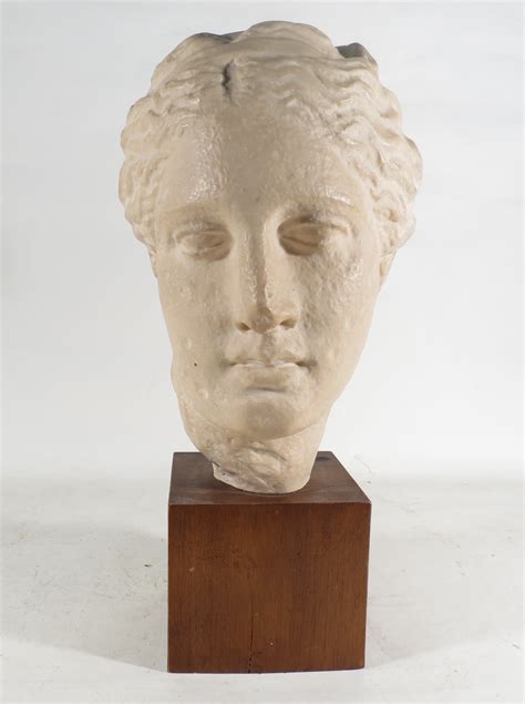 Tête de déesse grec (reproduction du musée du Louvre). - Joint une statuette en[...] | lot 349 ...