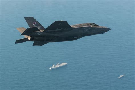F 35 Lightning Jets Make History With First Landing On Carrier Hms Queen Elizabeth Just Plymouth