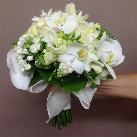 Alla ricerca di un bel disegno da colorare e regalare alla mamma nel giorno della sua festa? Mazzo di fiori per regalo - Fiori e Idee Marilena | Floral ...