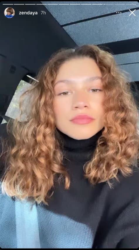 zendaya just dyed her hair honey blonde and she looks incredible