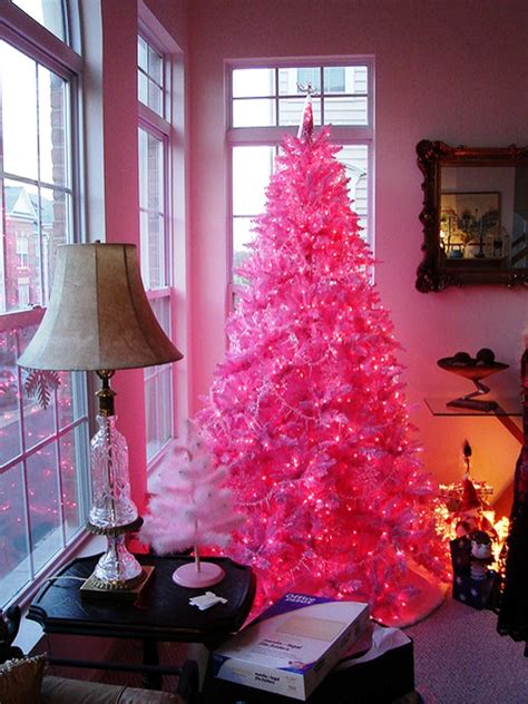 38 Charming Pink Christmas Tree Decorations Ideas
