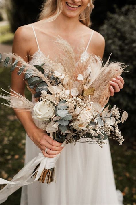 30 Dramatic Pampas Grass Wedding Ideas That Are New And Unique EWI